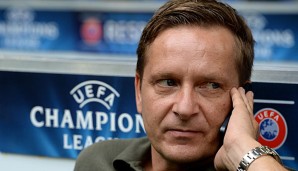 Vor dem Spiel in Basel hat Horst Heldt die Schalke-Profis individuell in die Pflicht genommen