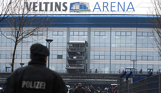 Schalke-Anhänger kritisieren das Vorgehen der Polizei während des Saloniki-Spiels