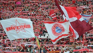Die Fans von Bayern München protestieren gegen die Aussperrung in Moskau