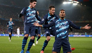 Danilo (r.) wechselt zu Real Madrid und spült dem FC Porto wieder einmal viel Geld in die Taschen
