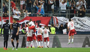 Die Fans jubeln den Salzburg-Profis zu