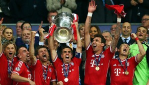 BAYERN MÜNCHEN 2012/13: Angestachelt vom Debakel dahoam ein Jahr zuvor, ließ sich der FC Bayern von nichts und niemandem stoppen und holte alle drei Titel 2013. Die Krönung: der CL-Gewinn von Wembley über den BVB