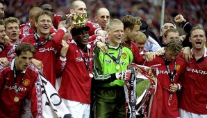 Wie alles in der Saison 1998/99 war auch der Meistertitel Uniteds in der Premier League eine ganz enge Kiste. Am Ende hatte United nur einen Zähler Vorsprung auf Vizemeister Arsenal