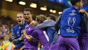 Auch Gareth Bale eilte von der Bank zum Jubeln mit seinen Teamkollegen