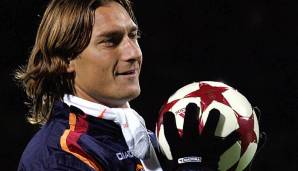 Saison 2004/05: Francesco Totti mit dem "adidas Finale 4" - in Rot.