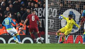 Torhüter Alisson rettete Liverpool beim 1:0 gegen Neapel mit einer Glanzparade in der Nachspielzeit den Einzug ins Achtelfinale. Dafür wird der Brasilianer nicht nur von Trainer Jürgen Klopp überschwänglich gefeiert.
