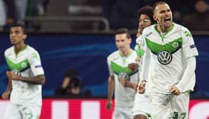 Bas Dost (r.) sorgte nach der Pause für die Führung des VfL Wolfsburg