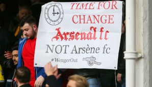 Hunderte Arsenal-Fans kündigten vor dem CL-Achtelfinal-Rückspiel gegen Bayern einen Protestmarsch gegen den Coach von der U-Bahn-Station Highbury zum Emirates an