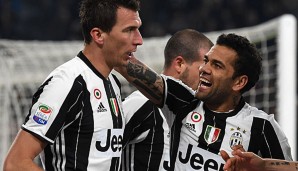 Dani Alves und Mario Mandzukic stehen mit Juventus Turin im Champions-League-Finale