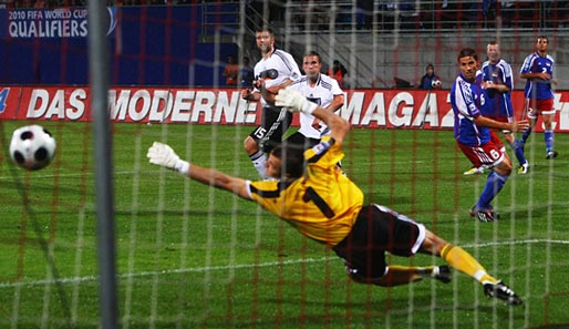 Beim 6:0-Sieg der Deutschen im Hinspiel erzielte Lukas Podolski einen Doppelpack