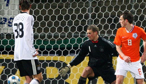 Manuel Neuer musste in der ersten Halbzeit gegen die Niederlande viermal hinter sich greifen