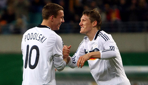 Bastian Schweinsteiger, hier mit Lukas Podolski, erzielte 18 Tore in 64 Länderspielen