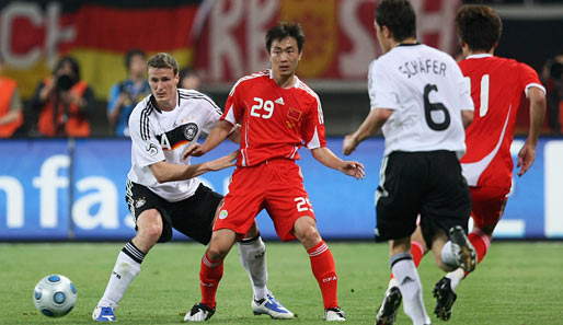 Robert Huth (l.) bestritt gegen China sein erstes Länderspiel nach drei Jahren