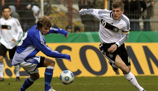 Toni Kroos (r.) sollte Deutschland zur U-19-EM schießen - dennoch scheiterte das Team in der Quali