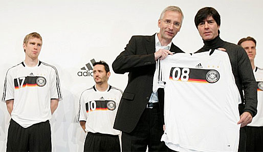 Die neuen Trikots der Nationalmannschaft für die WM 2010 werden im November offiziell vorgestellt