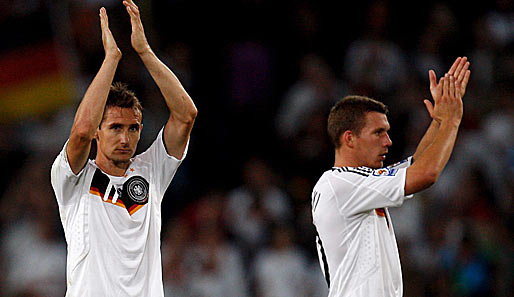 Miroslav Klose (l.) und Lukas Podolski (r.) sind Joachim Löws Sorgenkinder