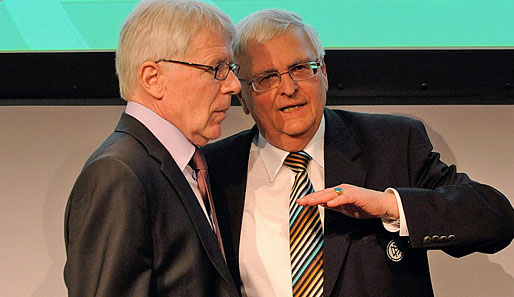 Liga-Boss Reinhard Rauball (l.) und DFB-Präsident Zwanziger laden zum runden Tisch nach Berlin