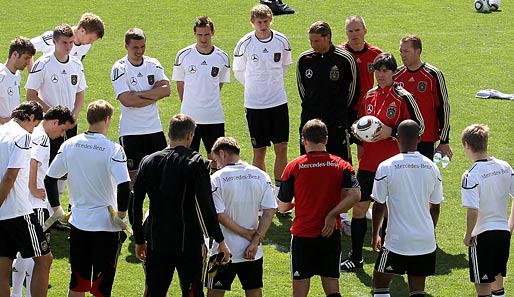 Joachim Löw (mit Ball) übernahm 2006 das Traineramt beim DFB