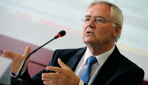 Schatzmeister Horst R. Schmidt freut sicht über den Gewinn von 4,6 Millionen Euro beim DFB