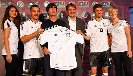 Auf der Pressekonferenz wurde am Mittwoch das DFB-Trikot für die EM 2012 vorgestellt