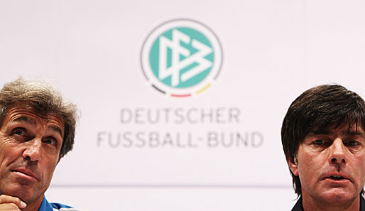 Die Zusammenarbeit von Rainer Adrion (l.) und Joachim Löw ist wichtig für den deutschen Fußball