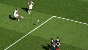 Toni Kroos bereitete bereits zwei Treffer per ruhendem Ball vor - Özil noch nicht