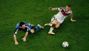 Lionel Messi (l.) fällt für die Final-Revanche gegen Deutschland aus