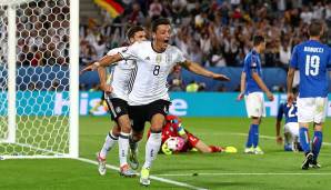 Einen seiner wichtigsten Treffer im DFB-Dress hatte sich Özil für das Viertelfinale der EM 2016 aufgehoben. Zwar glich Italien noch aus, im Elfmeterschießen hatte das Löw-Team aber das bessere Ende für sich, obwohl Özil vom Punkt vergab.