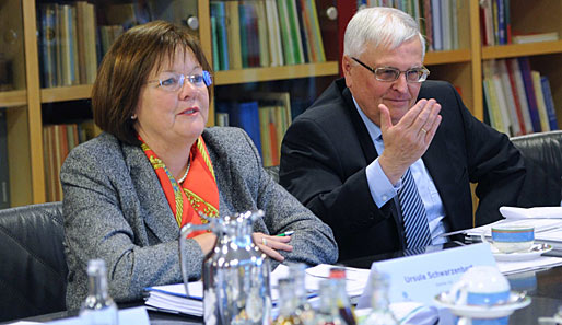 Ursula Schwarzenbart wird mit Oliver Bierhoff den Integrationspreis im Frühjahr 2012 überreichen