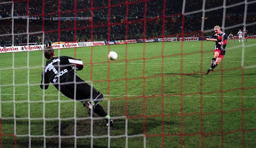 Thomas Strunz versenkte 1998 den ersten Elfer und leitete so Bayerns Sieg im Elfmeterschießen ein