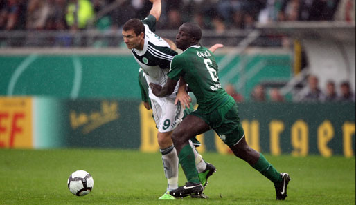 Edin Dzeko bereitete beide Wolfsburger Tore vor, traf aber auch in den eigenen Kasten