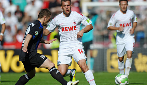 Lukas Podolski (M.) bereitete zwei Treffer für den 1. FC Köln in Wiedenbrück vor