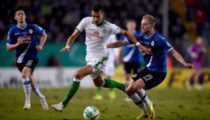 Davie Selke (M.) und Werder Bremen schieden gegen Arminia Bielefeld aus
