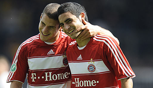 Deniz Yilmaz (links) sicherte den Bayern mit seinem Tor gegen Paderborn den 2:1-Sieg