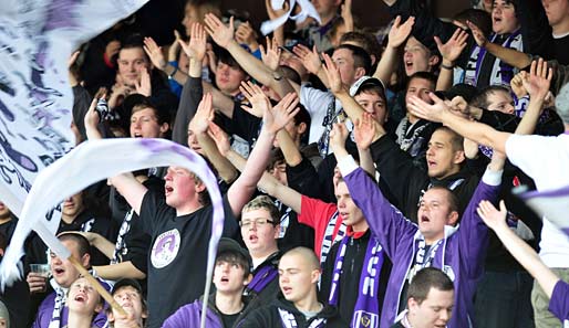 Die Fans von Erzgebirge Aue fiebern dem Wiederaufstieg in die Zweite Liga entgegen