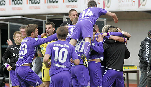 Der VfL Osnabrück bejubelt den Aufstieg in die zweite Liga