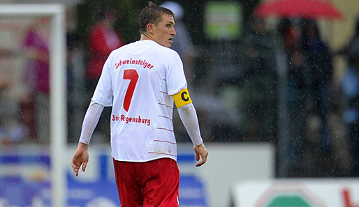Tobias Schweinsteiger stürmt für Regensburg und führt die Torschützenliste der 3. Liga an