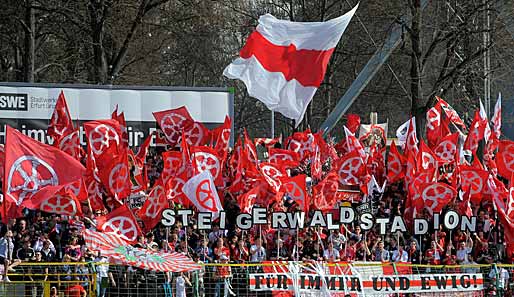 Die Fans von Rot-Weiß Erfurt können ihrer Mannschaft nun auch für soziales Engagement zujubeln