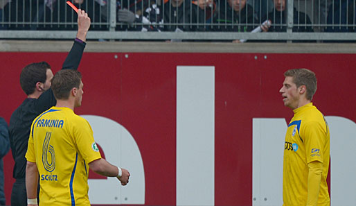 Arminia Bielefelds Marc Lorenz sah im Spiel gegen Heidenheim die Rote Karte