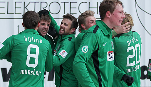 Nach dem Abpfiff hatte Münster allen Grund zur Freude: Die Mannschaft träumt weiter vom Aufstieg