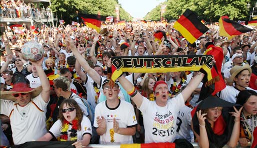 So friedlich wie auf diesem Bild sollen die deutschen Fans feiern. Hooligans unerwünscht