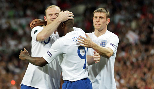 Wayne Rooney (l.) absolvierte gegen Bulgarien sein 65. Länderspiel
