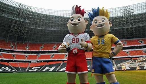 Da freuen sich auch die Maskottchen Slavek und Slavko: Die UEFA senkt die EM-Ticketpreise