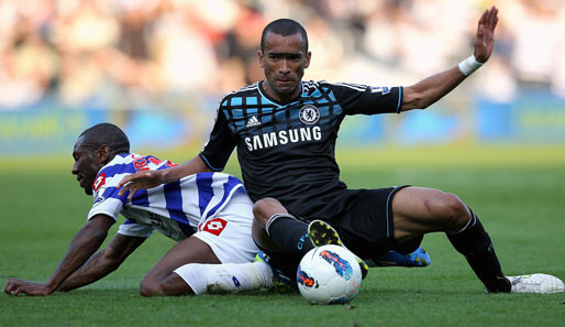Der Portugiese Jose Bosingwa (r.) spielt seit 2008 in den Reihen von Chelsea