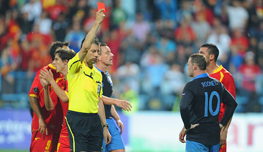 Im Quali-Spiel gegen Montenegro verlor Wayne Rooney (2.v.r.) die Nerven