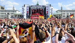 Public Viewing ist in Deutschland bei EM und WM sehr beliebt