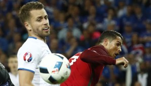 Kari Arnason nahm Cristiano Ronaldo am ersten Spieltag aus der Partie