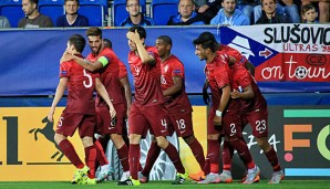 Die Portugiesen bejubeln den goldenen Treffer durch Joao Mario