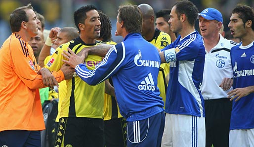 Nach Dortmunds 0:1-Pleite im Hinspiel kam es auf dem Rasen zu tumultartigen Szenen