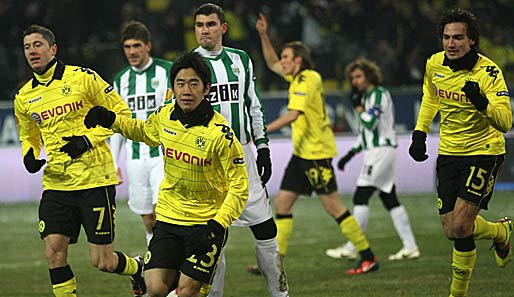 Shinji Kagawa (2.v.r.) erzielte das frühe Dortmunder 1:0 gegen Karpaty Lwiw
